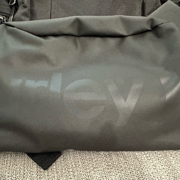 Hurley - Picture 3 of 3